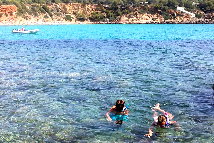 A Cala Llenya kids
