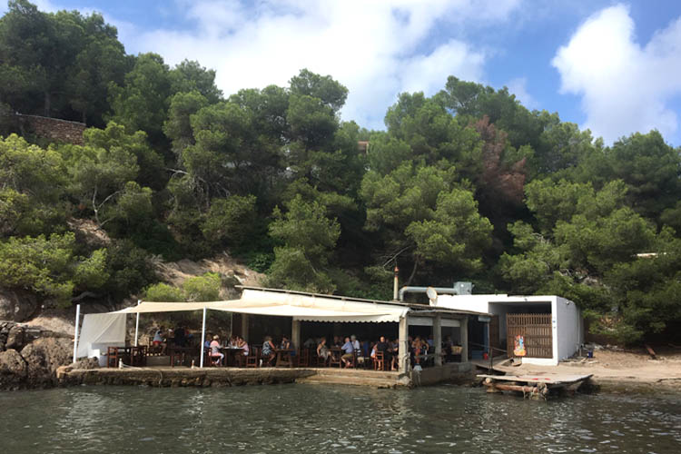 El Bigotes, one of the most charming beach restautant in Ibiza. © NC/Anfora Ibiza