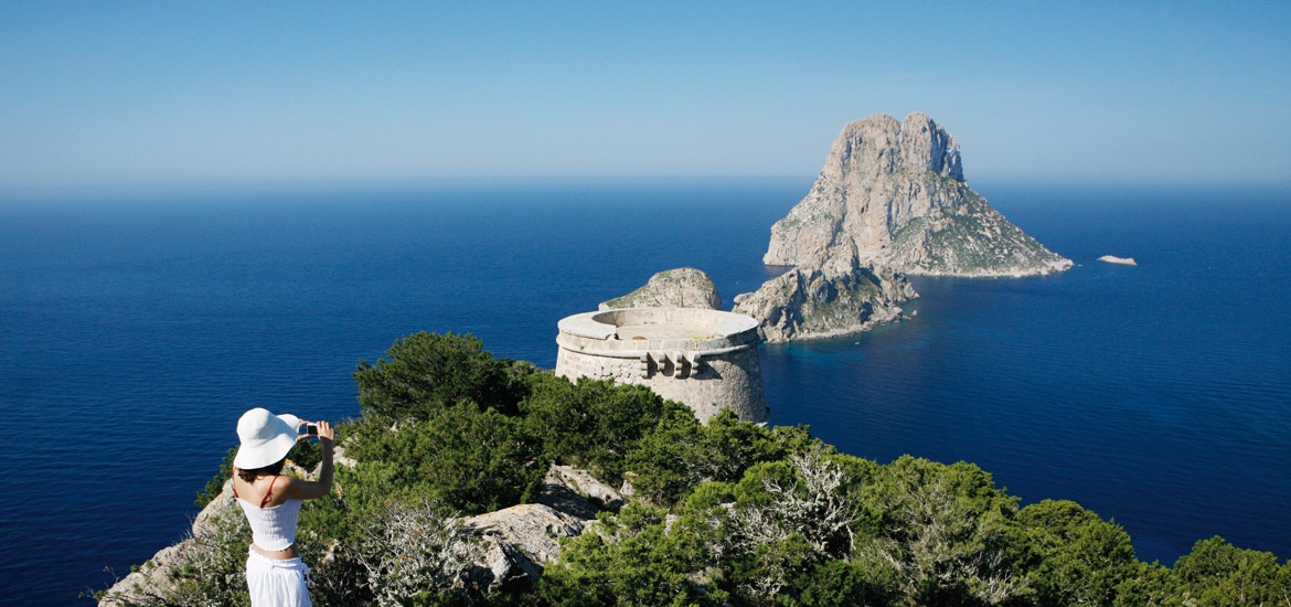 Es Vedrá, one of the curiosities of Ibiza.
