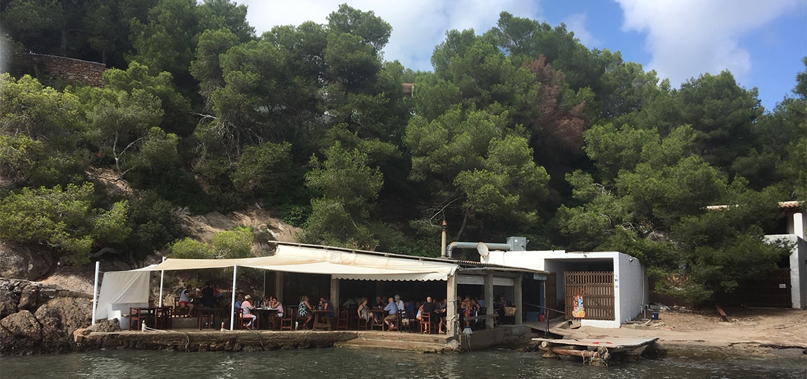 El Bigotes beach restaurant