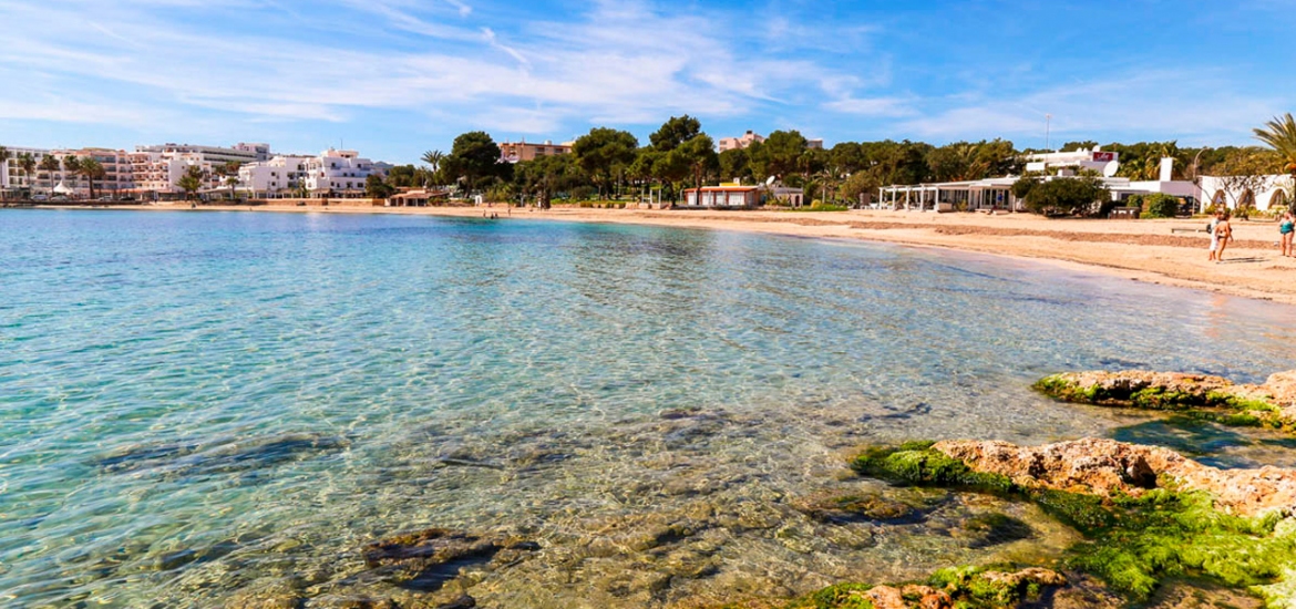 5 Reasons to choose your holidays in Es Canar, Ibiza
