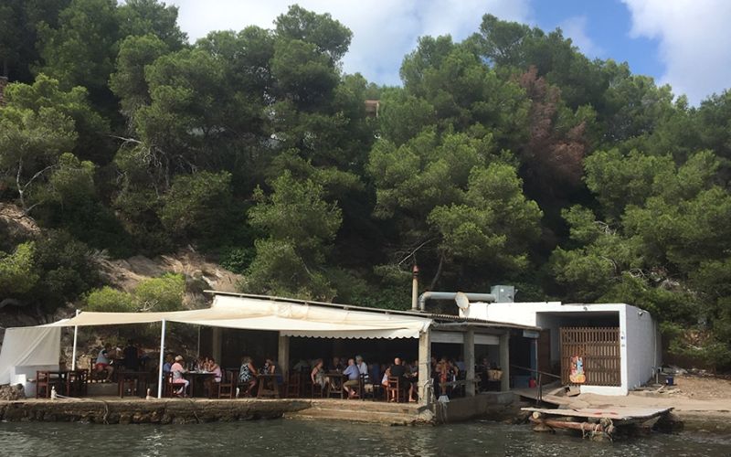 10 restaurantes con encanto junto al mar en Ibiza