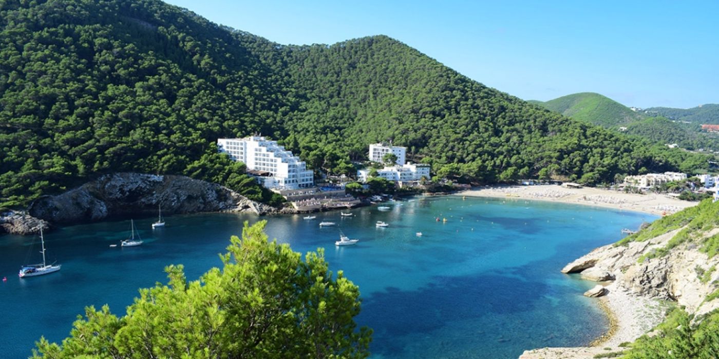 Cala Llonga, una playa para todos