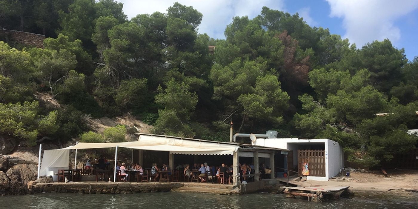 10 restaurantes con encanto junto al mar en Ibiza