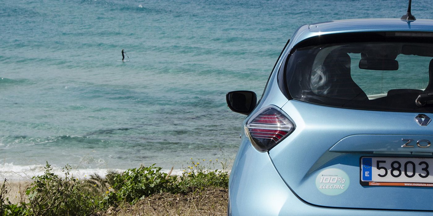 Muévete por Ibiza en coche eléctrico (y cárgalo en nuestro hotel)