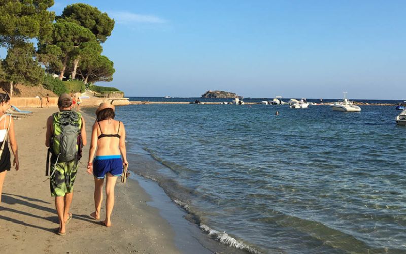 Un paseo por la costa desde Es Canar hasta Santa Eulària