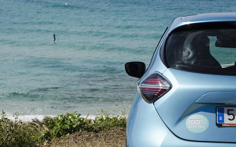 Muévete por Ibiza en coche eléctrico (y cárgalo en nuestro hotel)
