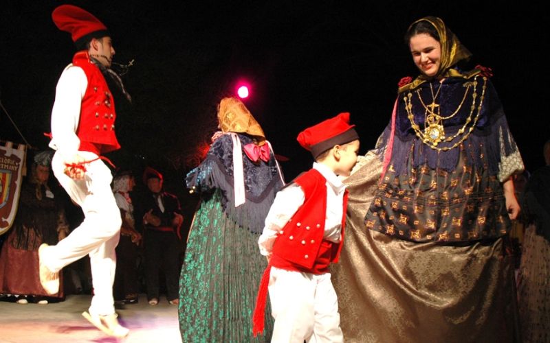 Come and join the Fiestas of Es Canar