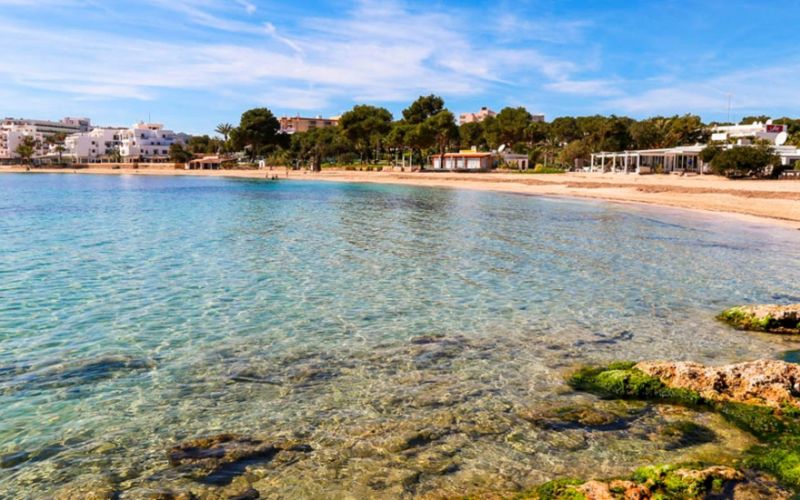 5 Reasons to choose your holidays in Es Canar, Ibiza
