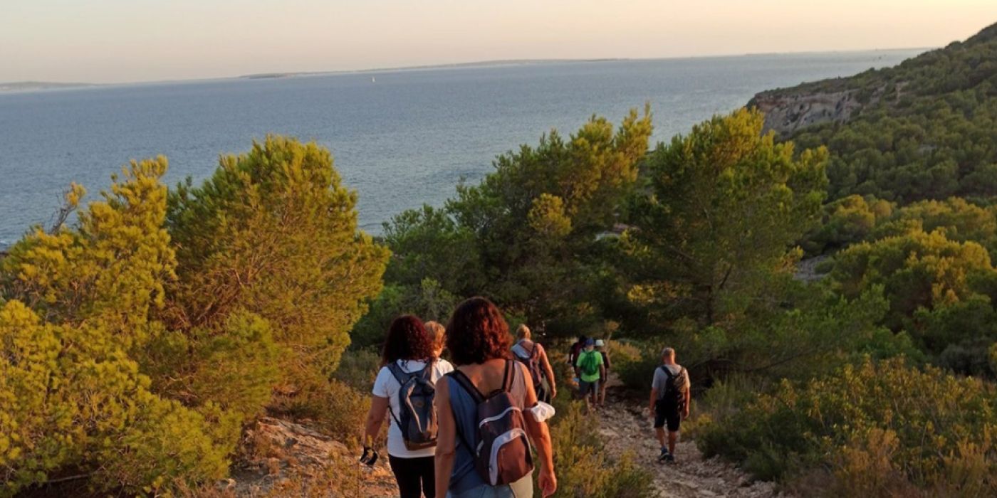 5 rutas de senderismo en Santa Eulalia que terminan en una cala